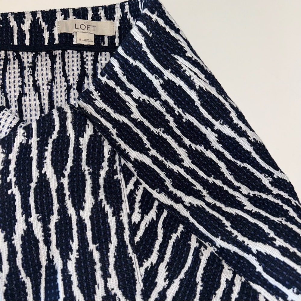 LOFT womens blue white textured faux wrap asymmetrical mini skirt size Medium - Picture 4 of 9